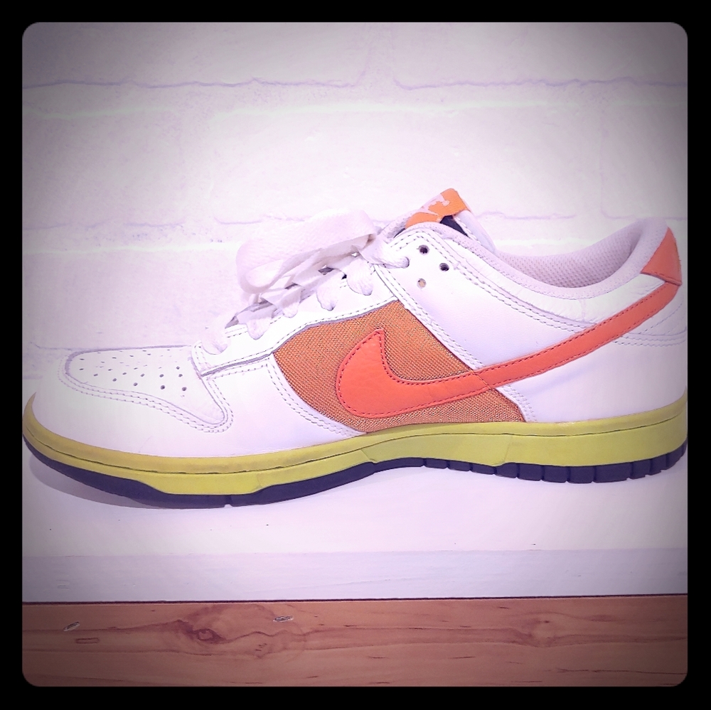 NIKE Dunk Low SZ 9